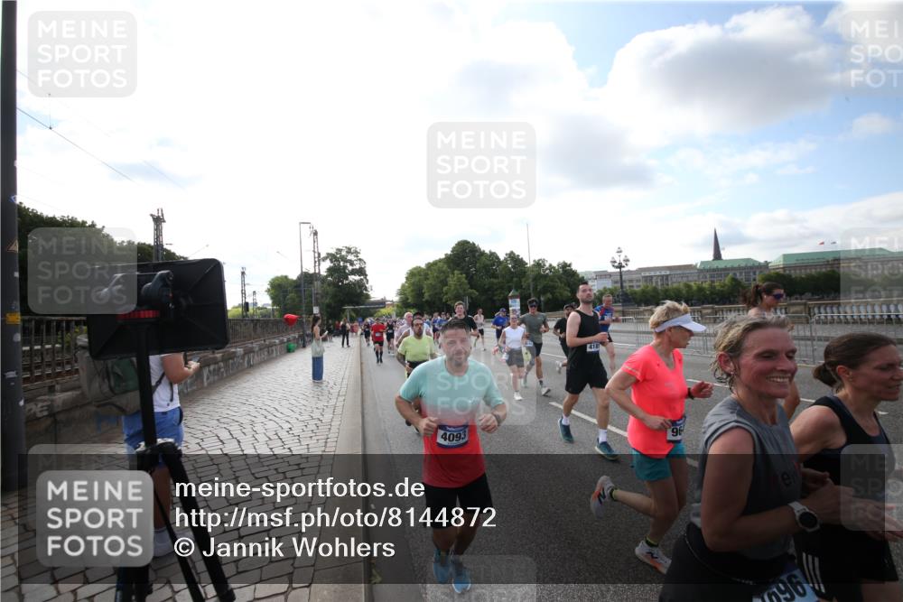 29.06.2025 - hella hamburg halbmarathon Jannik Wohlers http://msf.ph/oto/8144872 29.06.2025 09:54:57 Lombardsbrücke 1200, 1683, 1696, 1706, 1884, 1976, 2207, 2274, 2287, 2411, 3258, 3435, 3747, 4093, 4189, 5102, 5708, 6027, 6158, 6662, 6836, 6938, 7052, 7312, 7508, 8139, 8153, 8205, 8218, 8371, 8437, 8454, 8693, 8720, 8889, 8899, 8955, 9032, 9529, 9649, 9720, 9959, 10053, 10122, 10184, 10263, 10423, 11185, 11340, 12016, 12171, 12321, 12533, 12891, 13233, 13289, 13570, 14045, 15681, 16103, 17008, 17221, 17912 meine-sportfotos.de