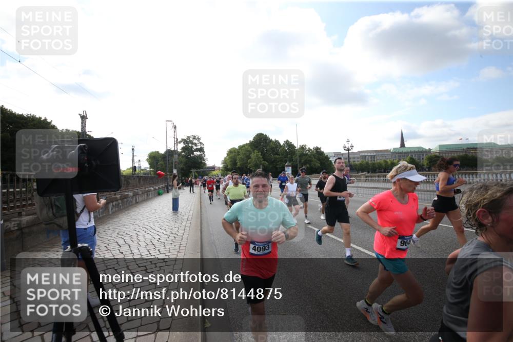 29.06.2025 - hella hamburg halbmarathon Jannik Wohlers http://msf.ph/oto/8144875 29.06.2025 09:54:57 Lombardsbrücke 1200, 1683, 1696, 1706, 1884, 1976, 2207, 2274, 2287, 2411, 3258, 3435, 3747, 4093, 4189, 5102, 5708, 6027, 6158, 6662, 6836, 6938, 7052, 7312, 7508, 8139, 8153, 8205, 8218, 8371, 8437, 8454, 8693, 8720, 8889, 8899, 8955, 9032, 9529, 9649, 9720, 9959, 10053, 10122, 10184, 10263, 10423, 11185, 11340, 12016, 12171, 12321, 12533, 12891, 13233, 13289, 13570, 14045, 15681, 16103, 17008, 17221, 17912 meine-sportfotos.de