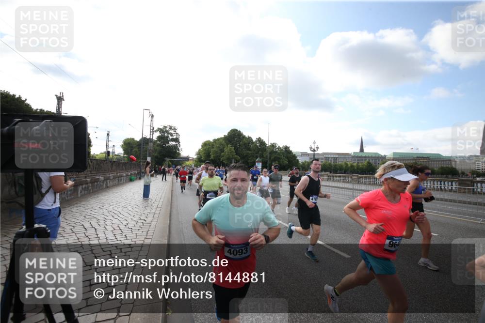 29.06.2025 - hella hamburg halbmarathon Jannik Wohlers http://msf.ph/oto/8144881 29.06.2025 09:54:57 Lombardsbrücke 1200, 1683, 1696, 1706, 1884, 1976, 2207, 2274, 2287, 2411, 3258, 3435, 3747, 4093, 4189, 5102, 5708, 6027, 6158, 6662, 6836, 6938, 7052, 7312, 7508, 8139, 8153, 8205, 8218, 8371, 8437, 8454, 8693, 8720, 8889, 8899, 8955, 9032, 9529, 9649, 9720, 9959, 10053, 10122, 10184, 10263, 10423, 11185, 11340, 12016, 12171, 12321, 12533, 12891, 13233, 13289, 13570, 14045, 15681, 16103, 17008, 17221, 17912 meine-sportfotos.de