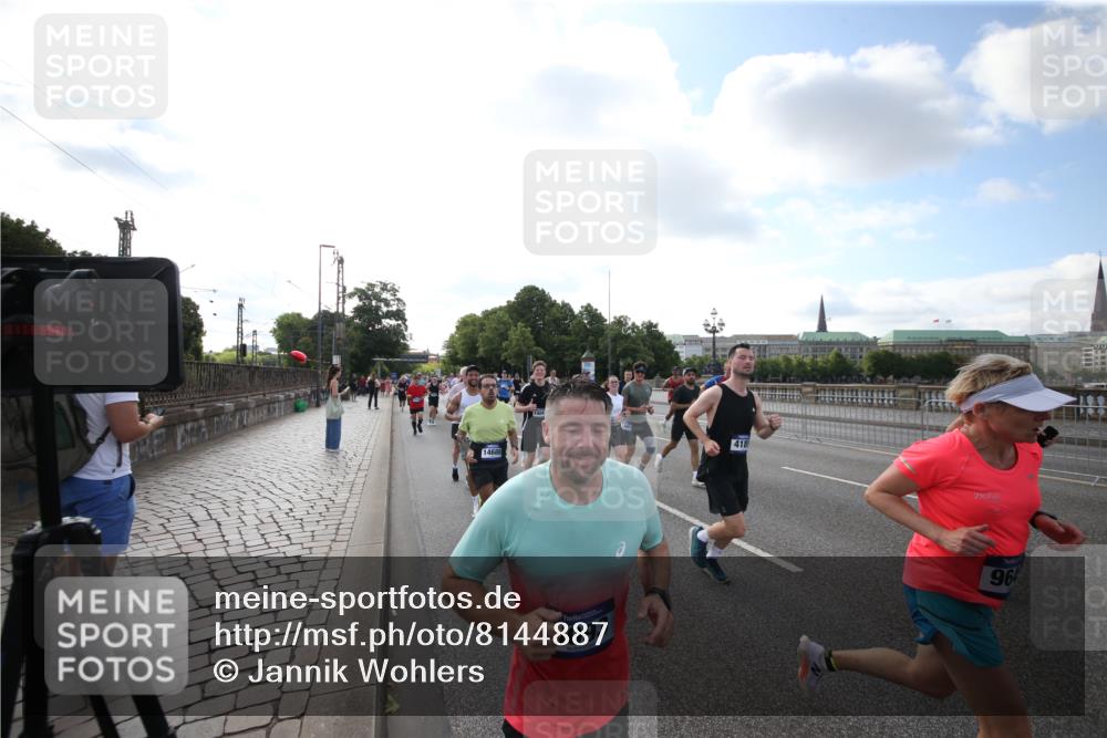 29.06.2025 - hella hamburg halbmarathon Jannik Wohlers http://msf.ph/oto/8144887 29.06.2025 09:54:57 Lombardsbrücke 1200, 1683, 1696, 1706, 1884, 1976, 2207, 2274, 2287, 2411, 3258, 3435, 3747, 4093, 4189, 5102, 5708, 6027, 6158, 6662, 6836, 6938, 7052, 7312, 7508, 8139, 8153, 8205, 8218, 8371, 8437, 8454, 8693, 8720, 8889, 8899, 8955, 9032, 9529, 9649, 9720, 9959, 10053, 10122, 10184, 10263, 10423, 11185, 11340, 12016, 12171, 12321, 12533, 12891, 13233, 13289, 13570, 14045, 15681, 16103, 17008, 17221, 17912 meine-sportfotos.de