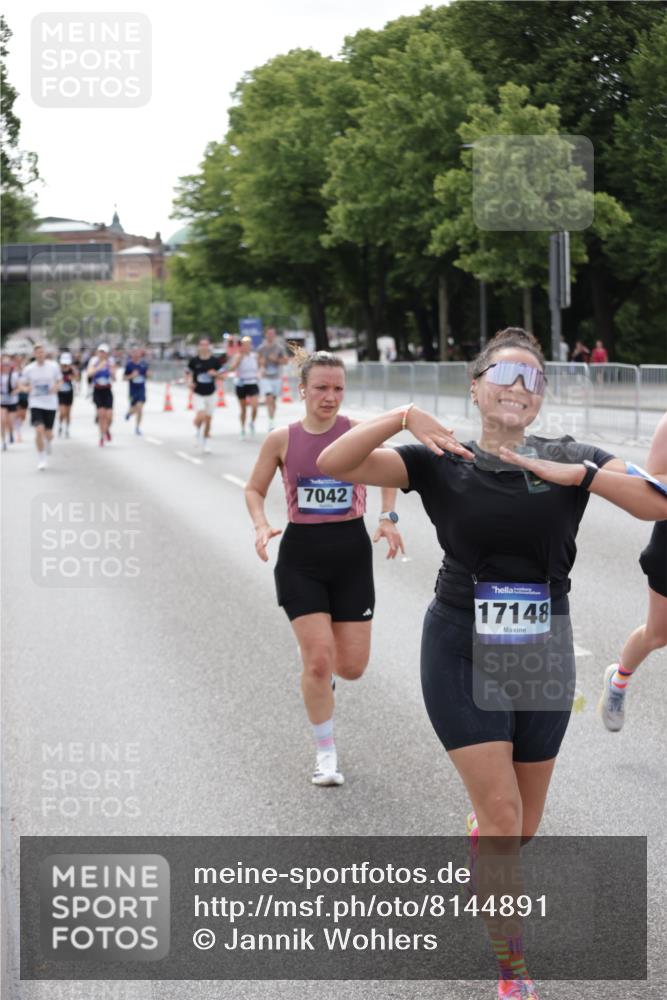 29.06.2025 - hella hamburg halbmarathon Jannik Wohlers http://msf.ph/oto/8144891 29.06.2025 10:09:49 Lombardsbrücke 1548, 3921, 5182, 5511, 7042, 7081, 7333, 7636, 8219, 8890, 9366, 9434, 10036, 10943, 11027, 13797, 15409, 16445, 16639, 16872, 17148, 18196 meine-sportfotos.de