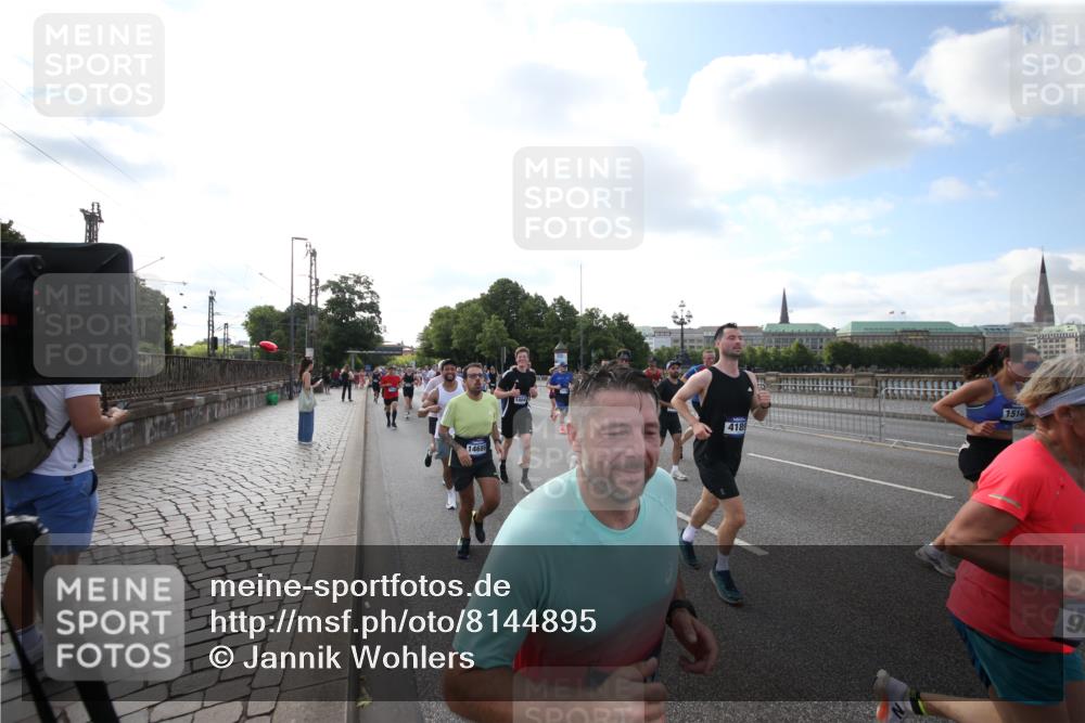 29.06.2025 - hella hamburg halbmarathon Jannik Wohlers http://msf.ph/oto/8144895 29.06.2025 09:54:57 Lombardsbrücke 1200, 1683, 1696, 1706, 1884, 1976, 2207, 2274, 2287, 2411, 3258, 3435, 3747, 4093, 4189, 5102, 5708, 6027, 6158, 6662, 6836, 6938, 7052, 7312, 7508, 8139, 8153, 8205, 8218, 8371, 8437, 8454, 8693, 8720, 8889, 8899, 8955, 9032, 9529, 9649, 9720, 9959, 10053, 10122, 10184, 10263, 10423, 11185, 11340, 12016, 12171, 12321, 12533, 12891, 13233, 13289, 13570, 14045, 15681, 16103, 17008, 17221, 17912 meine-sportfotos.de