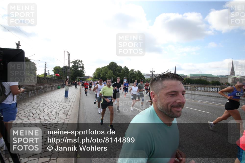 29.06.2025 - hella hamburg halbmarathon Jannik Wohlers http://msf.ph/oto/8144899 29.06.2025 09:54:58 Lombardsbrücke 1200, 1683, 1696, 1706, 1884, 1976, 2207, 2274, 2287, 2411, 3258, 3435, 3747, 4093, 4189, 5102, 5708, 6027, 6158, 6662, 6836, 6938, 7052, 7312, 7508, 8139, 8153, 8205, 8218, 8454, 8693, 8720, 8889, 8899, 8955, 9032, 9529, 9649, 9720, 9959, 10053, 10184, 10263, 10423, 11185, 11340, 12016, 12171, 12321, 12533, 12891, 13233, 13289, 13570, 14045, 15681, 16103, 17221 meine-sportfotos.de
