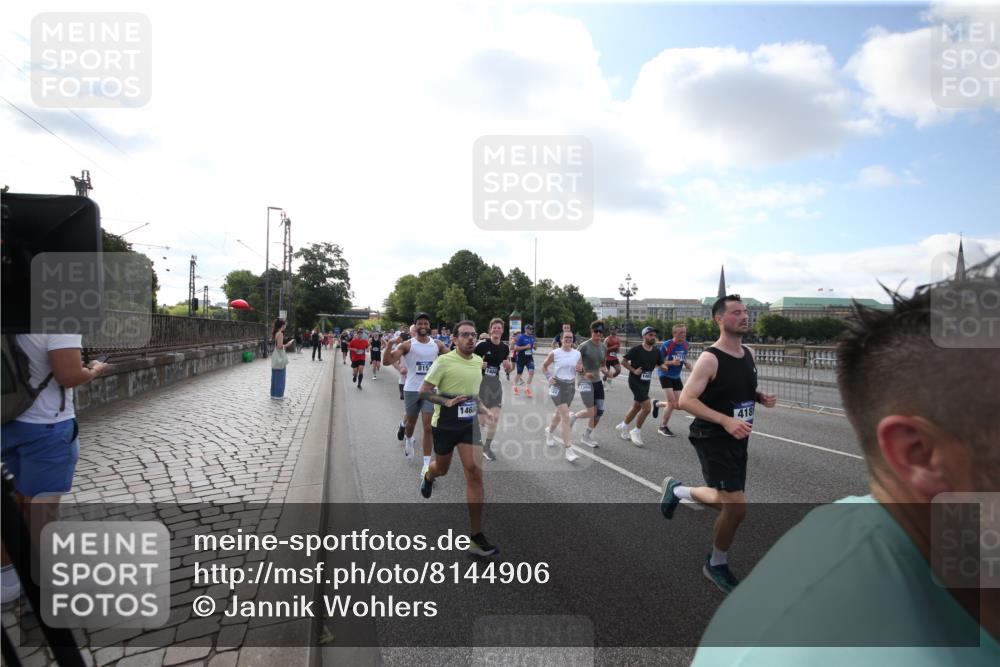 29.06.2025 - hella hamburg halbmarathon Jannik Wohlers http://msf.ph/oto/8144906 29.06.2025 09:54:58 Lombardsbrücke 1200, 1683, 1696, 1706, 1884, 1976, 2207, 2274, 2287, 2411, 3258, 3435, 3747, 4093, 4189, 5102, 5708, 6027, 6158, 6662, 6836, 6938, 7052, 7312, 7508, 8139, 8153, 8205, 8218, 8454, 8693, 8720, 8889, 8899, 8955, 9032, 9529, 9649, 9720, 9959, 10053, 10184, 10263, 10423, 11185, 11340, 12016, 12171, 12321, 12533, 12891, 13233, 13289, 13570, 14045, 15681, 16103, 17221 meine-sportfotos.de