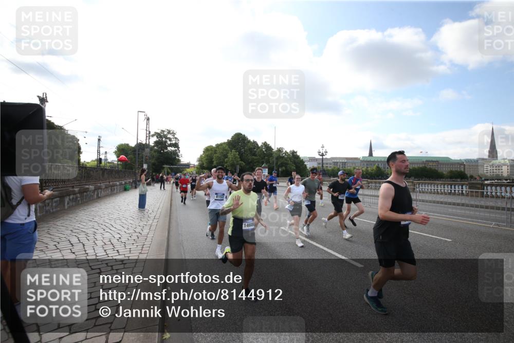 29.06.2025 - hella hamburg halbmarathon Jannik Wohlers http://msf.ph/oto/8144912 29.06.2025 09:54:58 Lombardsbrücke 1200, 1683, 1696, 1706, 1884, 1976, 2207, 2274, 2287, 2411, 3258, 3435, 3747, 4093, 4189, 5102, 5708, 6027, 6158, 6662, 6836, 6938, 7052, 7312, 7508, 8139, 8153, 8205, 8218, 8454, 8693, 8720, 8889, 8899, 8955, 9032, 9529, 9649, 9720, 9959, 10053, 10184, 10263, 10423, 11185, 11340, 12016, 12171, 12321, 12533, 12891, 13233, 13289, 13570, 14045, 15681, 16103, 17221 meine-sportfotos.de