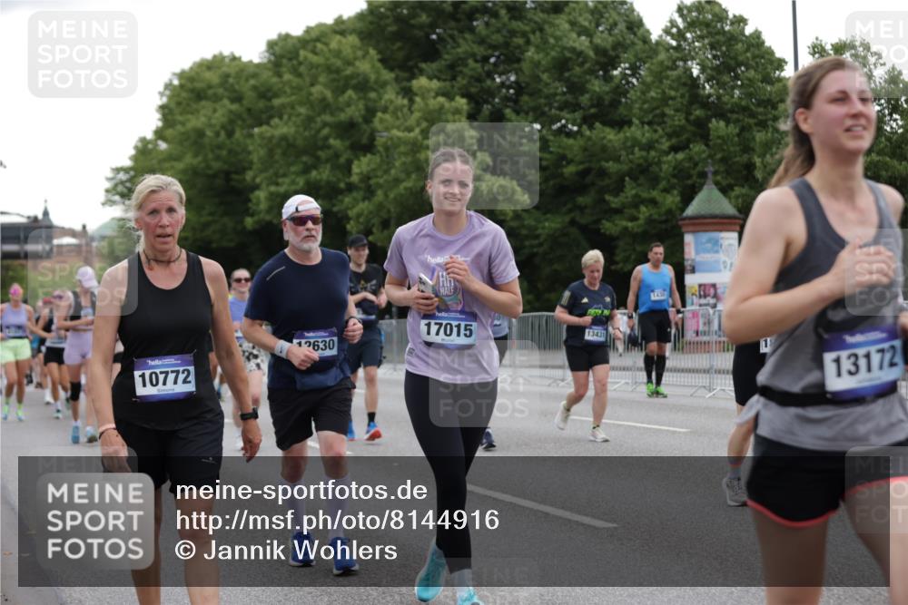 29.06.2025 - hella hamburg halbmarathon Jannik Wohlers http://msf.ph/oto/8144916 29.06.2025 10:46:49 Lombardsbrücke 1185, 1463, 1523, 1593, 1607, 1704, 1961, 2327, 2537, 2555, 4184, 4239, 4325, 4483, 4806, 4895, 6485, 6496, 6879, 6995, 7073, 7430, 7431, 7630, 7631, 8105, 8131, 8706, 8915, 8953, 8967, 9018, 9273, 9557, 9774, 9949, 10903, 11378, 11621, 12538, 12630, 12989, 13172, 13349, 13430, 13431, 13819, 14370, 14441, 15806, 15865, 16077, 16337, 16552, 16684, 16836, 17015, 17356, 18147, 18258, 18654, 18674, 18753, 18781 meine-sportfotos.de