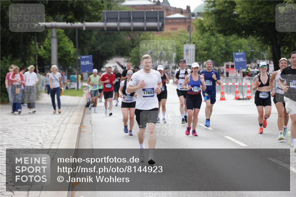 29.06.2025 - hella hamburg halbmarathon Jannik Wohlers http://msf.ph/oto/8144923 29.06.2025 10:09:52 Lombardsbrücke 1548, 1573, 3921, 5182, 5511, 7042, 7081, 7333, 7636, 8219, 8890, 9366, 9434, 9816, 10036, 10943, 11027, 11180, 13797, 14822, 15409, 16445, 16639, 16872, 17148, 17730, 18196, 19023 meine-sportfotos.de