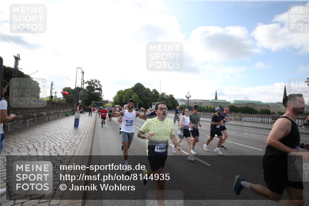 29.06.2025 - hella hamburg halbmarathon Jannik Wohlers http://msf.ph/oto/8144935 29.06.2025 09:54:58 Lombardsbrücke 1200, 1683, 1696, 1706, 1884, 1976, 2207, 2274, 2287, 2411, 3258, 3435, 3747, 4093, 4189, 5102, 5708, 6027, 6158, 6662, 6836, 6938, 7052, 7312, 7508, 8139, 8153, 8205, 8218, 8454, 8693, 8720, 8889, 8899, 8955, 9032, 9529, 9649, 9720, 9959, 10053, 10184, 10263, 10423, 11185, 11340, 12016, 12171, 12321, 12533, 12891, 13233, 13289, 13570, 14045, 15681, 16103, 17221 meine-sportfotos.de