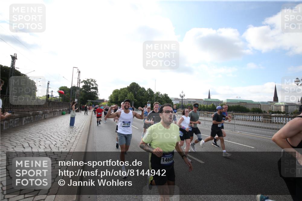 29.06.2025 - hella hamburg halbmarathon Jannik Wohlers http://msf.ph/oto/8144942 29.06.2025 09:54:58 Lombardsbrücke 1200, 1683, 1696, 1706, 1884, 1976, 2207, 2274, 2287, 2411, 3258, 3435, 3747, 4093, 4189, 5102, 5708, 6027, 6158, 6662, 6836, 6938, 7052, 7312, 7508, 8139, 8153, 8205, 8218, 8454, 8693, 8720, 8889, 8899, 8955, 9032, 9529, 9649, 9720, 9959, 10053, 10184, 10263, 10423, 11185, 11340, 12016, 12171, 12321, 12533, 12891, 13233, 13289, 13570, 14045, 15681, 16103, 17221 meine-sportfotos.de
