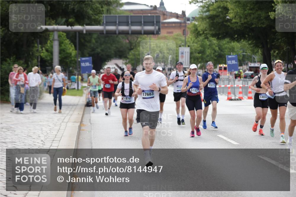 29.06.2025 - hella hamburg halbmarathon Jannik Wohlers http://msf.ph/oto/8144947 29.06.2025 10:09:53 Lombardsbrücke 1548, 1573, 3921, 5182, 5440, 5511, 7042, 7333, 7636, 8219, 8890, 9366, 9434, 9816, 10036, 10943, 11027, 11180, 13797, 14822, 15409, 16445, 16639, 16872, 17148, 17730, 18196, 19023 meine-sportfotos.de