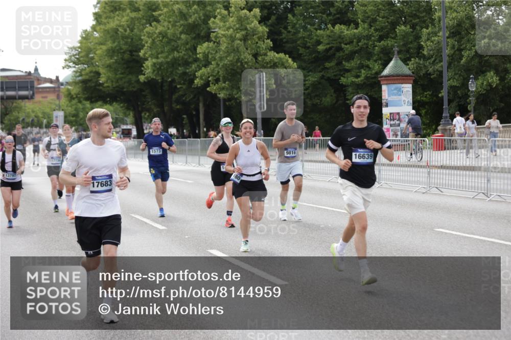 29.06.2025 - hella hamburg halbmarathon Jannik Wohlers http://msf.ph/oto/8144959 29.06.2025 10:09:55 Lombardsbrücke 1548, 1573, 3921, 5182, 5440, 5511, 7042, 7333, 7636, 8219, 8890, 9366, 9816, 11027, 11180, 13797, 14822, 15409, 16445, 16639, 16872, 17148, 17730, 18196, 19023 meine-sportfotos.de