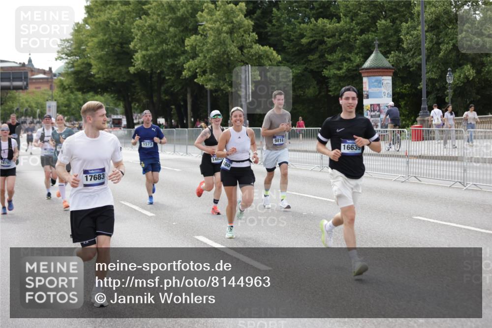 29.06.2025 - hella hamburg halbmarathon Jannik Wohlers http://msf.ph/oto/8144963 29.06.2025 10:09:55 Lombardsbrücke 1548, 1573, 3921, 5182, 5440, 5511, 7042, 7333, 7636, 8219, 8890, 9366, 9816, 11027, 11180, 13797, 14822, 15409, 16445, 16639, 16872, 17148, 17730, 18196, 19023 meine-sportfotos.de