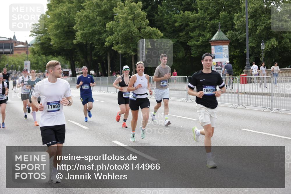 29.06.2025 - hella hamburg halbmarathon Jannik Wohlers http://msf.ph/oto/8144966 29.06.2025 10:09:55 Lombardsbrücke 1548, 1573, 3921, 5182, 5440, 5511, 7042, 7333, 7636, 8219, 8890, 9366, 9816, 11027, 11180, 13797, 14822, 15409, 16445, 16639, 16872, 17148, 17730, 18196, 19023 meine-sportfotos.de