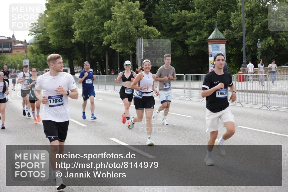 29.06.2025 - hella hamburg halbmarathon Jannik Wohlers http://msf.ph/oto/8144979 29.06.2025 10:09:55 Lombardsbrücke 1548, 1573, 3921, 5182, 5440, 5511, 7042, 7333, 7636, 8219, 8890, 9366, 9816, 11027, 11180, 13797, 14822, 15409, 16445, 16639, 16872, 17148, 17730, 18196, 19023 meine-sportfotos.de