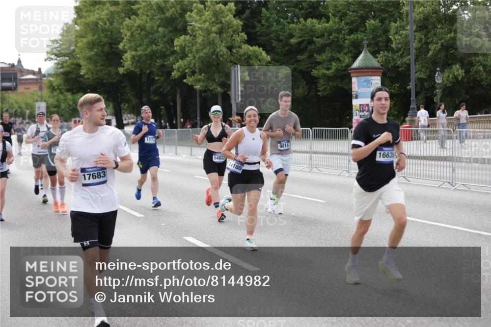 29.06.2025 - hella hamburg halbmarathon Jannik Wohlers http://msf.ph/oto/8144982 29.06.2025 10:09:55 Lombardsbrücke 1548, 1573, 3921, 5182, 5440, 5511, 7042, 7333, 7636, 8219, 8890, 9366, 9816, 11027, 11180, 13797, 14822, 15409, 16445, 16639, 16872, 17148, 17730, 18196, 19023 meine-sportfotos.de
