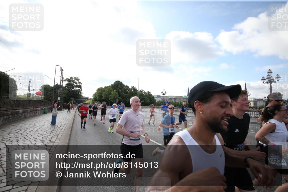 29.06.2025 - hella hamburg halbmarathon Jannik Wohlers http://msf.ph/oto/8145013 29.06.2025 09:54:59 Lombardsbrücke 1683, 1696, 1706, 1884, 1976, 2207, 2274, 2287, 2411, 3435, 3747, 4093, 4189, 5102, 5708, 5915, 6158, 6532, 6662, 6836, 6938, 7052, 7312, 7508, 8139, 8153, 8205, 8218, 8454, 8693, 8720, 8856, 8889, 8899, 8927, 8955, 9529, 9649, 9720, 9959, 10053, 10184, 10263, 10423, 10988, 11185, 11340, 12016, 12171, 12321, 12533, 12891, 13233, 13289, 13570, 14045, 15681, 16103, 17221 meine-sportfotos.de