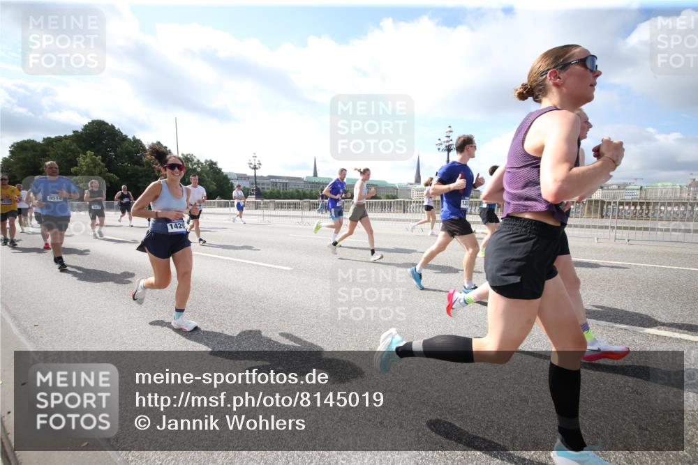29.06.2025 - hella hamburg halbmarathon Jannik Wohlers http://msf.ph/oto/8145019 29.06.2025 09:55:54 Lombardsbrücke 1061, 1452, 1499, 1592, 2083, 2504, 2953, 3256, 4077, 5482, 5600, 5607, 5978, 6115, 6168, 6511, 6512, 7178, 7583, 7943, 8514, 8968, 8989, 8996, 9246, 9537, 9994, 10596, 10891, 11124, 11467, 12545, 12779, 12870, 12875, 13007, 13159, 13211, 13463, 13812, 13875, 13948, 15090, 15157, 15714, 15829, 15868, 15899, 16149, 16369, 16375, 16477, 16877, 16891, 16986, 17127, 17131, 17282, 17962, 18021 meine-sportfotos.de