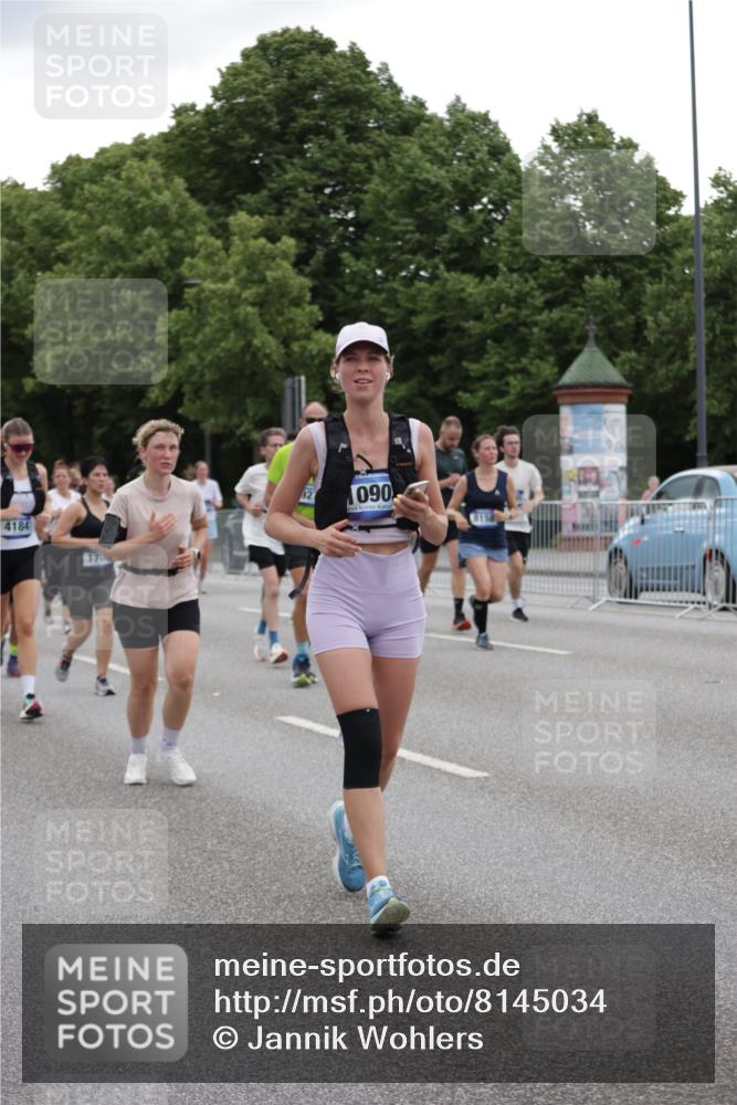 29.06.2025 - hella hamburg halbmarathon Jannik Wohlers http://msf.ph/oto/8145034 29.06.2025 10:46:54 Lombardsbrücke 1463, 1523, 1607, 1704, 2148, 2537, 2555, 2994, 4184, 4325, 4483, 4806, 4895, 4974, 4975, 5895, 6255, 6256, 6879, 6995, 7430, 7431, 7630, 7631, 8105, 8131, 8706, 8915, 8953, 9018, 9273, 9557, 9774, 9969, 9972, 10075, 10903, 11276, 11378, 11621, 12989, 13172, 13349, 13430, 13431, 13806, 13819, 13830, 13898, 14370, 14441, 14516, 14517, 15413, 15865, 16337, 16552, 16836, 17015, 17122, 17514, 18147, 18258, 18674, 18753, 18781, 18852, 18858 meine-sportfotos.de