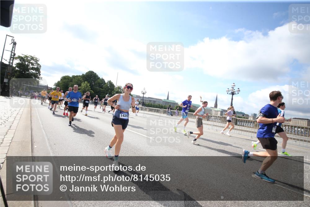 29.06.2025 - hella hamburg halbmarathon Jannik Wohlers http://msf.ph/oto/8145035 29.06.2025 09:55:54 Lombardsbrücke 1061, 1452, 1499, 1592, 2083, 2504, 2953, 3256, 4077, 5482, 5600, 5607, 5978, 6115, 6168, 6511, 6512, 7178, 7583, 7943, 8514, 8968, 8989, 8996, 9246, 9537, 9994, 10596, 10891, 11124, 11467, 12545, 12779, 12870, 12875, 13007, 13159, 13211, 13463, 13812, 13875, 13948, 15090, 15157, 15714, 15829, 15868, 15899, 16149, 16369, 16375, 16477, 16877, 16891, 16986, 17127, 17131, 17282, 17962, 18021 meine-sportfotos.de