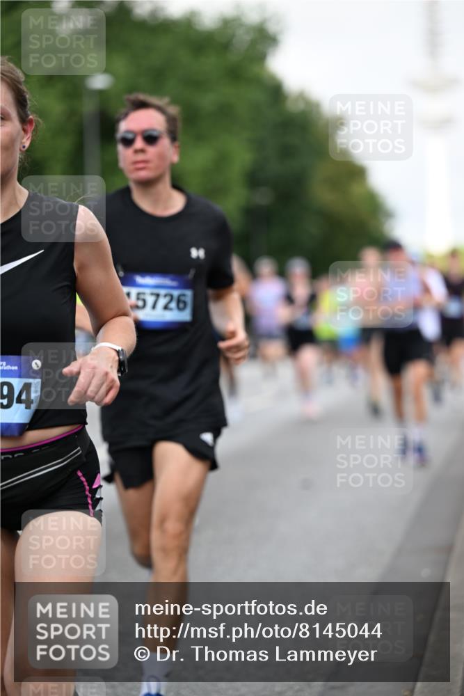 29.06.2025 - hella hamburg halbmarathon Dr. Thomas Lammeyer http://msf.ph/oto/8145044 29.06.2025 10:05:21 Kennedybrücke 1387, 1420, 1526, 1726, 2006, 2091, 2167, 2363, 2490, 2936, 3425, 3625, 3976, 4068, 4249, 4319, 4370, 5675, 6087, 6281, 6302, 6487, 6591, 6924, 7287, 7658, 7757, 7759, 7761, 8030, 8046, 8326, 8392, 8691, 8822, 8923, 9124, 9932, 10281, 10301, 10383, 10576, 10705, 11043 meine-sportfotos.de