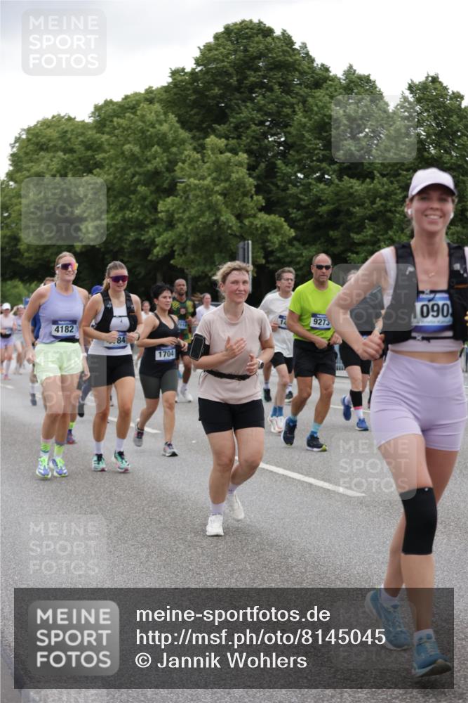 29.06.2025 - hella hamburg halbmarathon Jannik Wohlers http://msf.ph/oto/8145045 29.06.2025 10:46:54 Lombardsbrücke 1463, 1523, 1607, 1704, 2148, 2537, 2555, 2994, 4184, 4325, 4483, 4806, 4895, 4974, 4975, 5895, 6255, 6256, 6879, 6995, 7430, 7431, 7630, 7631, 8105, 8131, 8706, 8915, 8953, 9018, 9273, 9557, 9774, 9969, 9972, 10075, 10903, 11276, 11378, 11621, 12989, 13172, 13349, 13430, 13431, 13806, 13819, 13830, 13898, 14370, 14441, 14516, 14517, 15413, 15865, 16337, 16552, 16836, 17015, 17122, 17514, 18147, 18258, 18674, 18753, 18781, 18852, 18858 meine-sportfotos.de