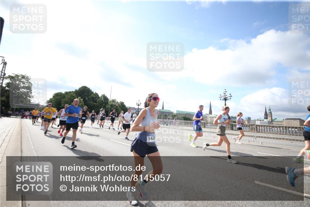 29.06.2025 - hella hamburg halbmarathon Jannik Wohlers http://msf.ph/oto/8145057 29.06.2025 09:55:55 Lombardsbrücke 1061, 1452, 1499, 1592, 2083, 2504, 2953, 3256, 3296, 4077, 5482, 5600, 5607, 5978, 6168, 6511, 6512, 7178, 7583, 7943, 8514, 8968, 8989, 8996, 9246, 9537, 9994, 10596, 10891, 11124, 11467, 12545, 12779, 12870, 13007, 13159, 13211, 13463, 13812, 13875, 13948, 14198, 14286, 15090, 15157, 15714, 15829, 15868, 16149, 16369, 16375, 16477, 16877, 16891, 16986, 17127, 17131, 17962, 18021 meine-sportfotos.de