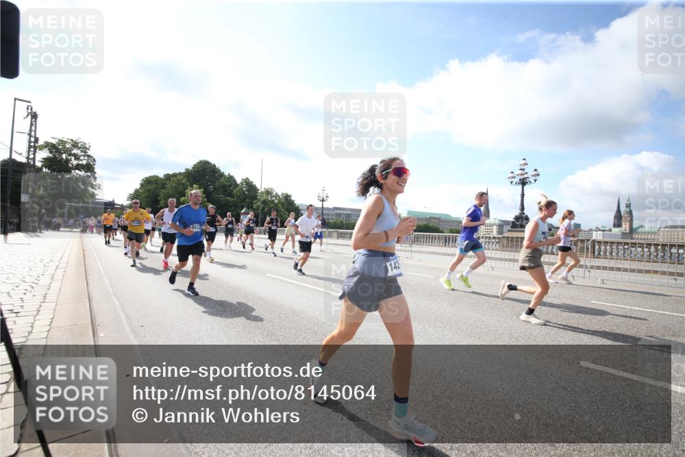29.06.2025 - hella hamburg halbmarathon Jannik Wohlers http://msf.ph/oto/8145064 29.06.2025 09:55:55 Lombardsbrücke 1061, 1452, 1499, 1592, 2083, 2504, 2953, 3256, 3296, 4077, 5482, 5600, 5607, 5978, 6168, 6511, 6512, 7178, 7583, 7943, 8514, 8968, 8989, 8996, 9246, 9537, 9994, 10596, 10891, 11124, 11467, 12545, 12779, 12870, 13007, 13159, 13211, 13463, 13812, 13875, 13948, 14198, 14286, 15090, 15157, 15714, 15829, 15868, 16149, 16369, 16375, 16477, 16877, 16891, 16986, 17127, 17131, 17962, 18021 meine-sportfotos.de