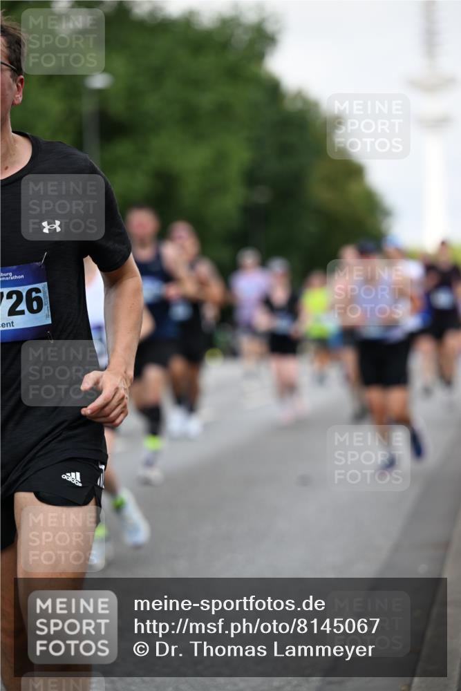 29.06.2025 - hella hamburg halbmarathon Dr. Thomas Lammeyer http://msf.ph/oto/8145067 29.06.2025 10:05:22 Kennedybrücke 1387, 1420, 1526, 1726, 2006, 2091, 2167, 2363, 2490, 2936, 3425, 3625, 3663, 3976, 4068, 4249, 4319, 4370, 5675, 6087, 6281, 6302, 6591, 6924, 7287, 7658, 7757, 7759, 7761, 8030, 8046, 8326, 8392, 8691, 8822, 8923, 9124, 9932, 10281, 10301, 10383, 10576, 10705, 11043 meine-sportfotos.de
