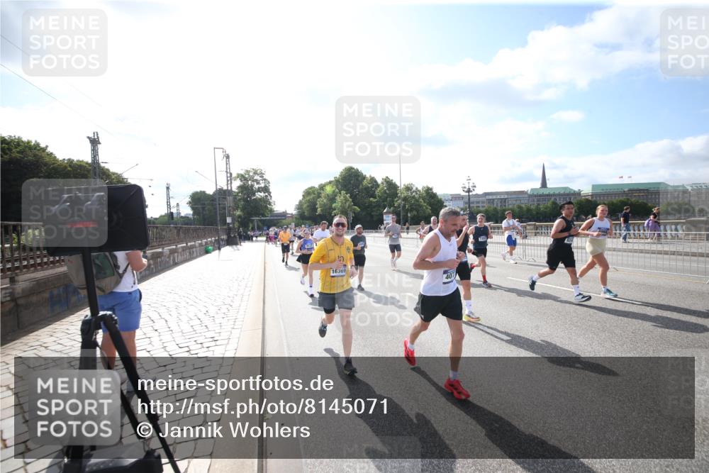 29.06.2025 - hella hamburg halbmarathon Jannik Wohlers http://msf.ph/oto/8145071 29.06.2025 09:55:56 Lombardsbrücke 1061, 1452, 1499, 1592, 2504, 2953, 3256, 3296, 4077, 5482, 5600, 5607, 5978, 6168, 6511, 6512, 7178, 7583, 7943, 8514, 8968, 8989, 8996, 9246, 9537, 9994, 10596, 10891, 11124, 11231, 11459, 11467, 12545, 12779, 12870, 13007, 13159, 13211, 13463, 13812, 13875, 13948, 14198, 14286, 15090, 15157, 15714, 15829, 15868, 16149, 16369, 16375, 16477, 16877, 16891, 16986, 17962, 18021 meine-sportfotos.de