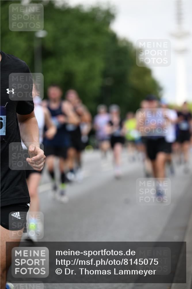 29.06.2025 - hella hamburg halbmarathon Dr. Thomas Lammeyer http://msf.ph/oto/8145075 29.06.2025 10:05:22 Kennedybrücke 1387, 1420, 1526, 1726, 2006, 2091, 2167, 2363, 2490, 2936, 3425, 3625, 3663, 3976, 4068, 4249, 4319, 4370, 5675, 6087, 6281, 6302, 6591, 6924, 7287, 7658, 7757, 7759, 7761, 8030, 8046, 8326, 8392, 8691, 8822, 8923, 9124, 9932, 10281, 10301, 10383, 10576, 10705, 11043 meine-sportfotos.de