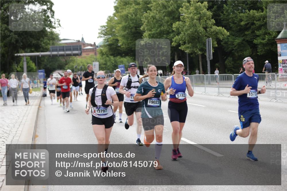 29.06.2025 - hella hamburg halbmarathon Jannik Wohlers http://msf.ph/oto/8145079 29.06.2025 10:09:58 Lombardsbrücke 1573, 5182, 5440, 7042, 7333, 7685, 8219, 8890, 9816, 11180, 12008, 13797, 14679, 14822, 15409, 16166, 16639, 16872, 17730, 19023 meine-sportfotos.de