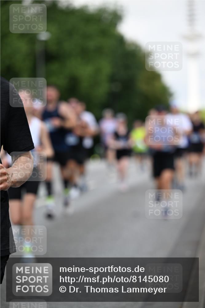 29.06.2025 - hella hamburg halbmarathon Dr. Thomas Lammeyer http://msf.ph/oto/8145080 29.06.2025 10:05:22 Kennedybrücke 1387, 1420, 1526, 1726, 2006, 2091, 2167, 2363, 2490, 2936, 3425, 3625, 3663, 3976, 4068, 4249, 4319, 4370, 5675, 6087, 6281, 6302, 6591, 6924, 7287, 7658, 7757, 7759, 7761, 8030, 8046, 8326, 8392, 8691, 8822, 8923, 9124, 9932, 10281, 10301, 10383, 10576, 10705, 11043 meine-sportfotos.de