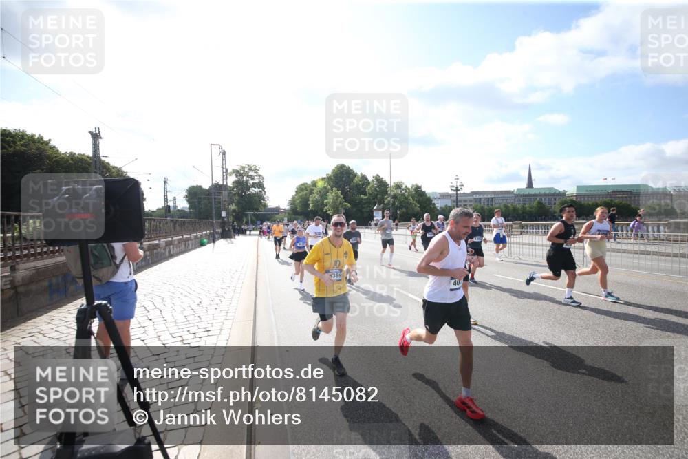 29.06.2025 - hella hamburg halbmarathon Jannik Wohlers http://msf.ph/oto/8145082 29.06.2025 09:55:57 Lombardsbrücke 1061, 1452, 1499, 1592, 2504, 2953, 3256, 3296, 4077, 4833, 5482, 5600, 5607, 5978, 6168, 6511, 6512, 7178, 7583, 7943, 8514, 8968, 8996, 9246, 9537, 9695, 9793, 9994, 10596, 10891, 11124, 11231, 11459, 11467, 12545, 12779, 12870, 13007, 13159, 13211, 13463, 13688, 13812, 13948, 14198, 14286, 15090, 15157, 15714, 15829, 15868, 16369, 16375, 16477, 16877, 16891, 16986, 17962, 18021 meine-sportfotos.de