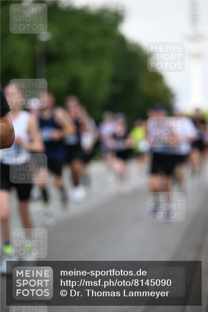 29.06.2025 - hella hamburg halbmarathon Dr. Thomas Lammeyer http://msf.ph/oto/8145090 29.06.2025 10:05:22 Kennedybrücke 1387, 1420, 1526, 1726, 2006, 2091, 2167, 2363, 2490, 2936, 3425, 3625, 3663, 3976, 4068, 4249, 4319, 4370, 5675, 6087, 6281, 6302, 6591, 6924, 7287, 7658, 7757, 7759, 7761, 8030, 8046, 8326, 8392, 8691, 8822, 8923, 9124, 9932, 10281, 10301, 10383, 10576, 10705, 11043 meine-sportfotos.de