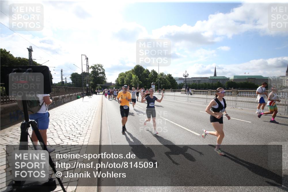 29.06.2025 - hella hamburg halbmarathon Jannik Wohlers http://msf.ph/oto/8145091 29.06.2025 09:56:00 Lombardsbrücke 1452, 1499, 1592, 1628, 1877, 2082, 2771, 2953, 2996, 3256, 3296, 4077, 4711, 4833, 5482, 5600, 5607, 5978, 6168, 6511, 6512, 7178, 7383, 7583, 7943, 8514, 8968, 8996, 9246, 9537, 9695, 9793, 9820, 9994, 10596, 10891, 11018, 11124, 11231, 11459, 11467, 12545, 12870, 13007, 13159, 13211, 13463, 13688, 13948, 14198, 14286, 15090, 15427, 15829, 15868, 16369, 16375, 16477, 16877, 16891, 16986, 18021 meine-sportfotos.de