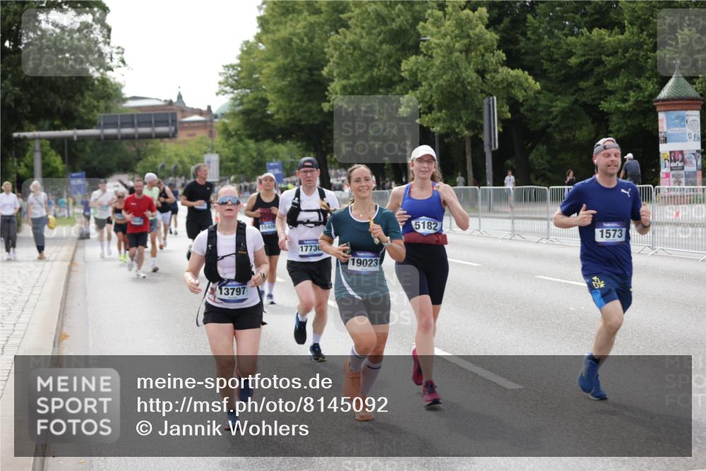 29.06.2025 - hella hamburg halbmarathon Jannik Wohlers http://msf.ph/oto/8145092 29.06.2025 10:09:58 Lombardsbrücke 1573, 5182, 5440, 7042, 7333, 7685, 8219, 8890, 9816, 11180, 12008, 13797, 14679, 14822, 15409, 16166, 16639, 16872, 17730, 19023 meine-sportfotos.de