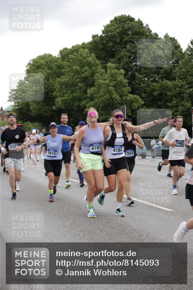 29.06.2025 - hella hamburg halbmarathon Jannik Wohlers http://msf.ph/oto/8145093 29.06.2025 10:46:55 Lombardsbrücke 1463, 1523, 1704, 2148, 2407, 2537, 2994, 4184, 4325, 4483, 4806, 4895, 4974, 4975, 5895, 6255, 6256, 6879, 6995, 7403, 7430, 7431, 7630, 7631, 8105, 8131, 8706, 8915, 8953, 9018, 9273, 9557, 9774, 9969, 9972, 10075, 10903, 11276, 11378, 11621, 12989, 13172, 13349, 13430, 13431, 13806, 13819, 13830, 13898, 14441, 14516, 14517, 15413, 15865, 16337, 16552, 17015, 17122, 17514, 18258, 18674, 18753, 18781, 18852, 18858 meine-sportfotos.de