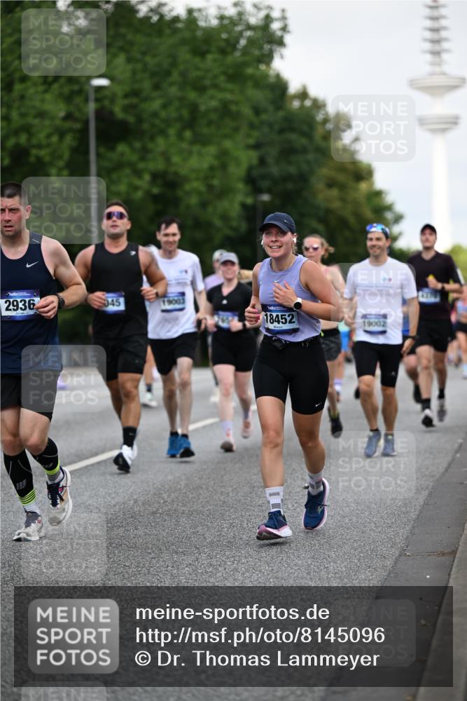 29.06.2025 - hella hamburg halbmarathon Dr. Thomas Lammeyer http://msf.ph/oto/8145096 29.06.2025 10:05:23 Kennedybrücke 1420, 1526, 1726, 2006, 2091, 2167, 2490, 2936, 3425, 3625, 3663, 3976, 4068, 4249, 4319, 4370, 5675, 6087, 6281, 6302, 6591, 6924, 7287, 7658, 7757, 7759, 7761, 8030, 8046, 8326, 8392, 8691, 8822, 8923, 9124, 9932, 10281, 10301, 10383, 10576, 10705, 10915, 11043 meine-sportfotos.de