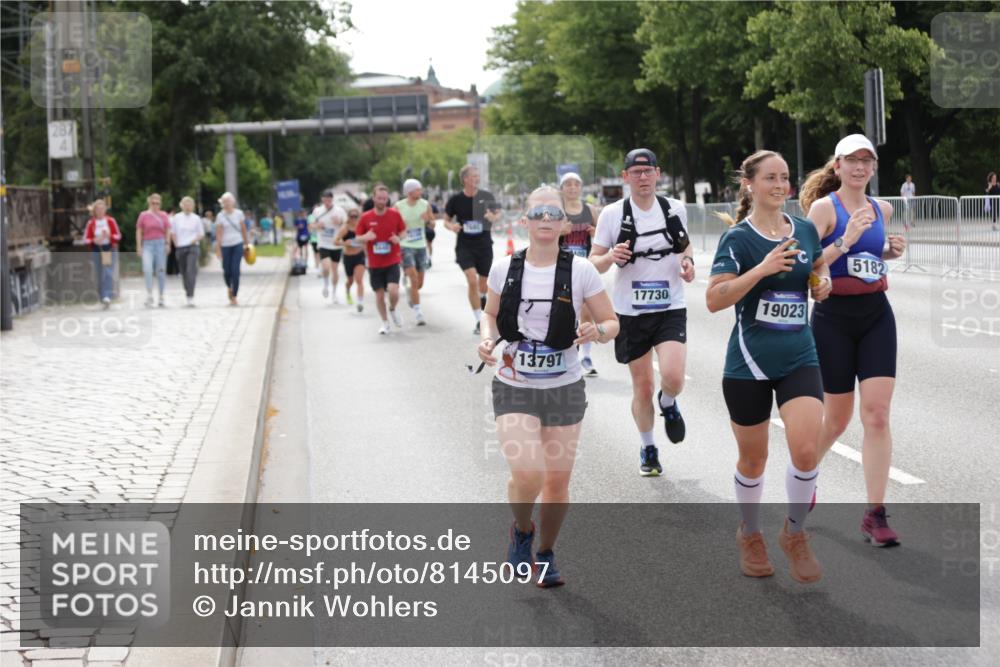 29.06.2025 - hella hamburg halbmarathon Jannik Wohlers http://msf.ph/oto/8145097 29.06.2025 10:09:58 Lombardsbrücke 1573, 5182, 5440, 7042, 7333, 7685, 8219, 8890, 9816, 11180, 12008, 13797, 14679, 14822, 15409, 16166, 16639, 16872, 17730, 19023 meine-sportfotos.de