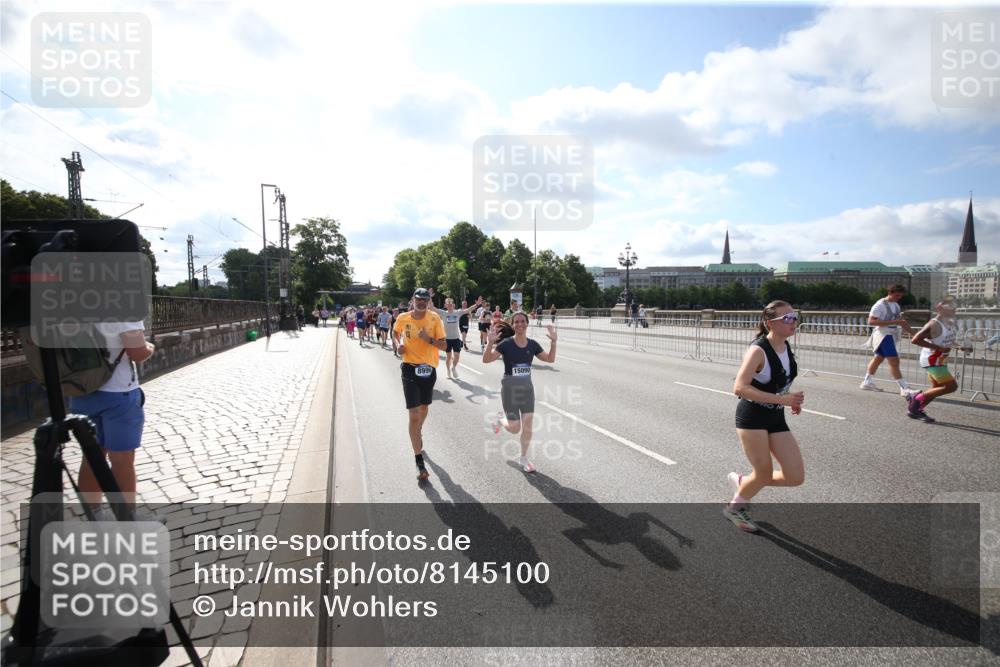 29.06.2025 - hella hamburg halbmarathon Jannik Wohlers http://msf.ph/oto/8145100 29.06.2025 09:56:00 Lombardsbrücke 1452, 1499, 1592, 1628, 1877, 2082, 2771, 2953, 2996, 3256, 3296, 4077, 4711, 4833, 5482, 5600, 5607, 5978, 6168, 6511, 6512, 7178, 7383, 7583, 7943, 8514, 8968, 8996, 9246, 9537, 9695, 9793, 9820, 9994, 10596, 10891, 11018, 11124, 11231, 11459, 11467, 12545, 12870, 13007, 13159, 13211, 13463, 13688, 13948, 14198, 14286, 15090, 15427, 15829, 15868, 16369, 16375, 16477, 16877, 16891, 16986, 18021 meine-sportfotos.de