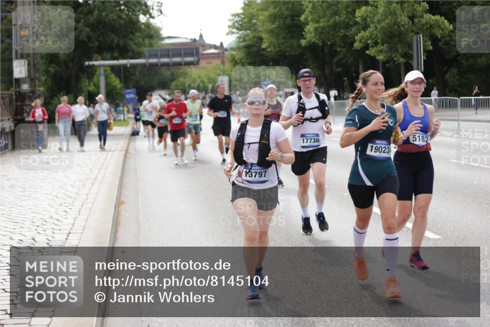 29.06.2025 - hella hamburg halbmarathon Jannik Wohlers http://msf.ph/oto/8145104 29.06.2025 10:09:58 Lombardsbrücke 1573, 5182, 5440, 7042, 7333, 7685, 8219, 8890, 9816, 11180, 12008, 13797, 14679, 14822, 15409, 16166, 16639, 16872, 17730, 19023 meine-sportfotos.de