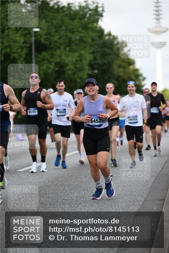 29.06.2025 - hella hamburg halbmarathon Dr. Thomas Lammeyer http://msf.ph/oto/8145113 29.06.2025 10:05:23 Kennedybrücke 1420, 1526, 1726, 2006, 2091, 2167, 2490, 2936, 3425, 3625, 3663, 3976, 4068, 4249, 4319, 4370, 5675, 6087, 6281, 6302, 6591, 6924, 7287, 7658, 7757, 7759, 7761, 8030, 8046, 8326, 8392, 8691, 8822, 8923, 9124, 9932, 10281, 10301, 10383, 10576, 10705, 10915, 11043 meine-sportfotos.de
