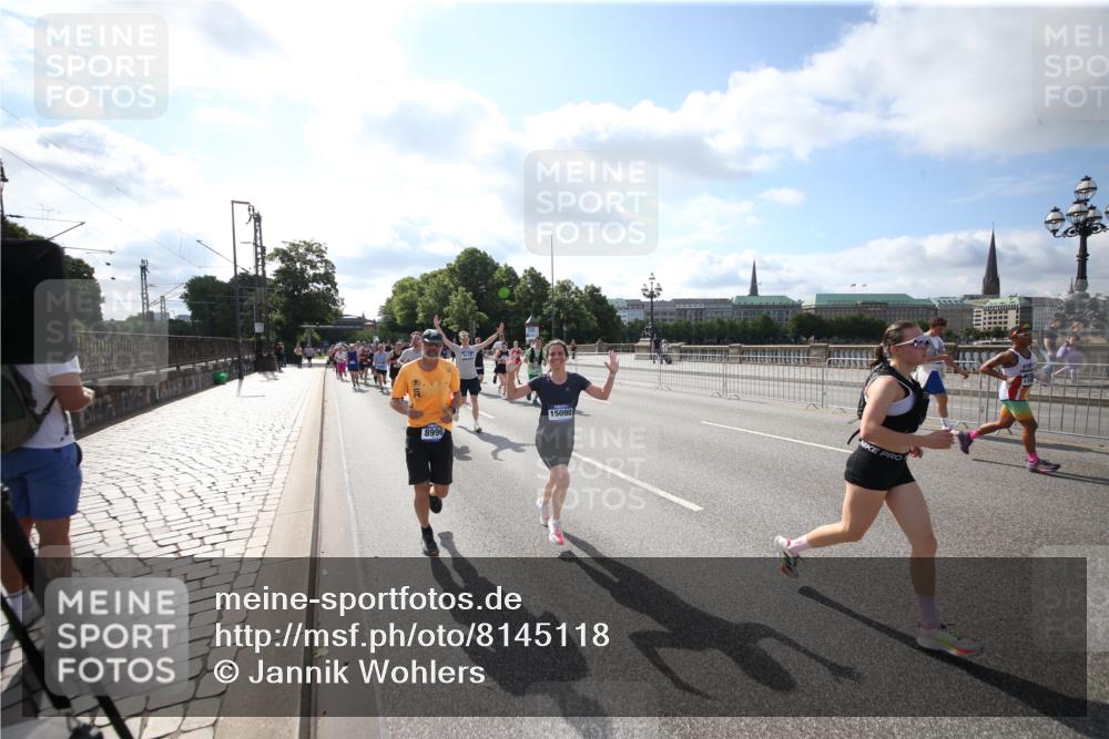 29.06.2025 - hella hamburg halbmarathon Jannik Wohlers http://msf.ph/oto/8145118 29.06.2025 09:56:00 Lombardsbrücke 1452, 1499, 1592, 1628, 1877, 2082, 2771, 2953, 2996, 3256, 3296, 4077, 4711, 4833, 5482, 5600, 5607, 5978, 6168, 6511, 6512, 7178, 7383, 7583, 7943, 8514, 8968, 8996, 9246, 9537, 9695, 9793, 9820, 9994, 10596, 10891, 11018, 11124, 11231, 11459, 11467, 12545, 12870, 13007, 13159, 13211, 13463, 13688, 13948, 14198, 14286, 15090, 15427, 15829, 15868, 16369, 16375, 16477, 16877, 16891, 16986, 18021 meine-sportfotos.de