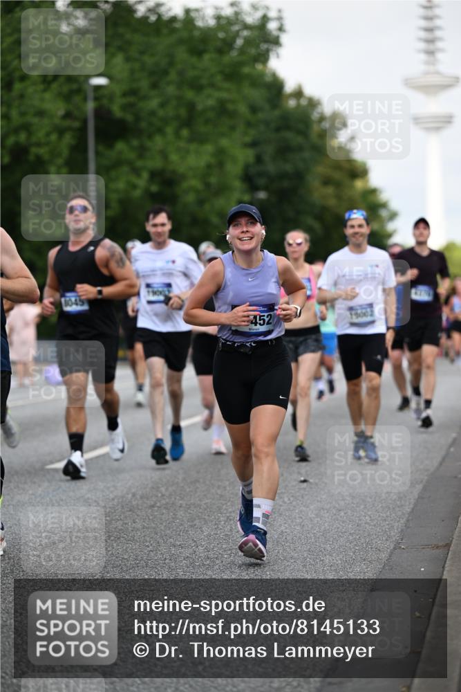 29.06.2025 - hella hamburg halbmarathon Dr. Thomas Lammeyer http://msf.ph/oto/8145133 29.06.2025 10:05:23 Kennedybrücke 1420, 1526, 1726, 2006, 2091, 2167, 2490, 2936, 3425, 3625, 3663, 3976, 4068, 4249, 4319, 4370, 5675, 6087, 6281, 6302, 6591, 6924, 7287, 7658, 7757, 7759, 7761, 8030, 8046, 8326, 8392, 8691, 8822, 8923, 9124, 9932, 10281, 10301, 10383, 10576, 10705, 10915, 11043 meine-sportfotos.de