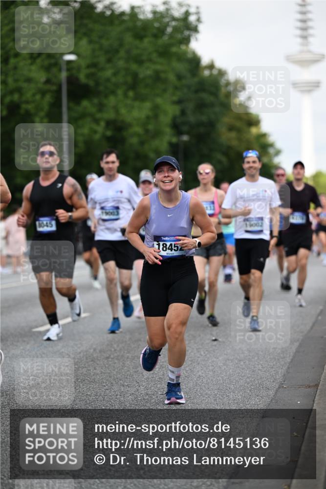 29.06.2025 - hella hamburg halbmarathon Dr. Thomas Lammeyer http://msf.ph/oto/8145136 29.06.2025 10:05:23 Kennedybrücke 1420, 1526, 1726, 2006, 2091, 2167, 2490, 2936, 3425, 3625, 3663, 3976, 4068, 4249, 4319, 4370, 5675, 6087, 6281, 6302, 6591, 6924, 7287, 7658, 7757, 7759, 7761, 8030, 8046, 8326, 8392, 8691, 8822, 8923, 9124, 9932, 10281, 10301, 10383, 10576, 10705, 10915, 11043 meine-sportfotos.de