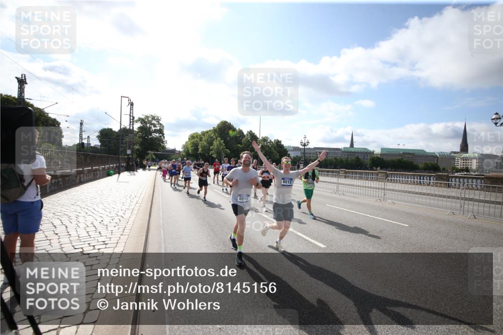 29.06.2025 - hella hamburg halbmarathon Jannik Wohlers http://msf.ph/oto/8145156 29.06.2025 09:56:01 Lombardsbrücke 1452, 1499, 1592, 1628, 1877, 2082, 2771, 2953, 2996, 3256, 3296, 4077, 4711, 4833, 5482, 5600, 5607, 5978, 6168, 6511, 6512, 7383, 7583, 7943, 8514, 8968, 8996, 9246, 9537, 9695, 9793, 9820, 9994, 10596, 10891, 11018, 11124, 11231, 11459, 11467, 11961, 12545, 12870, 13007, 13211, 13463, 13688, 13948, 14198, 14286, 15090, 15427, 15868, 16369, 16375, 16477, 16877, 16891, 16986, 18021 meine-sportfotos.de