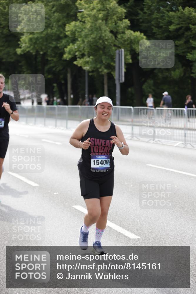 29.06.2025 - hella hamburg halbmarathon Jannik Wohlers http://msf.ph/oto/8145161 29.06.2025 10:10:01 Lombardsbrücke 1573, 5182, 5440, 7042, 7685, 8219, 9816, 11180, 12008, 13797, 13901, 14679, 14822, 15409, 16166, 16344, 16639, 16872, 17730, 19023 meine-sportfotos.de