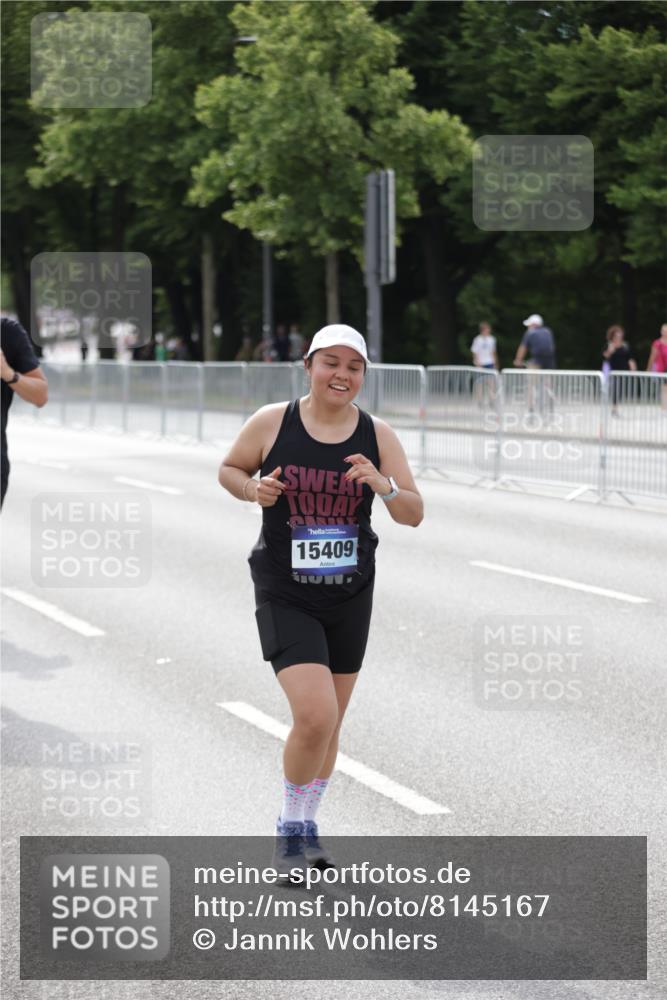 29.06.2025 - hella hamburg halbmarathon Jannik Wohlers http://msf.ph/oto/8145167 29.06.2025 10:10:01 Lombardsbrücke 1573, 5182, 5440, 7042, 7685, 8219, 9816, 11180, 12008, 13797, 13901, 14679, 14822, 15409, 16166, 16344, 16639, 16872, 17730, 19023 meine-sportfotos.de