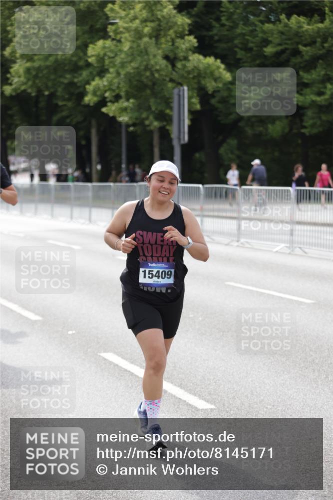 29.06.2025 - hella hamburg halbmarathon Jannik Wohlers http://msf.ph/oto/8145171 29.06.2025 10:10:01 Lombardsbrücke 1573, 5182, 5440, 7042, 7685, 8219, 9816, 11180, 12008, 13797, 13901, 14679, 14822, 15409, 16166, 16344, 16639, 16872, 17730, 19023 meine-sportfotos.de