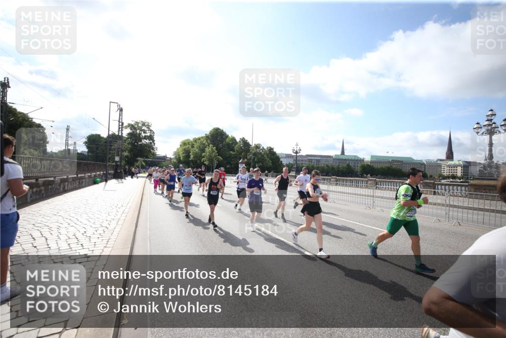 29.06.2025 - hella hamburg halbmarathon Jannik Wohlers http://msf.ph/oto/8145184 29.06.2025 09:56:02 Lombardsbrücke 1452, 1499, 1592, 1628, 1877, 2082, 2771, 2953, 2996, 3256, 3296, 4065, 4077, 4711, 4833, 5482, 5600, 5607, 5978, 6168, 6511, 6512, 7383, 7583, 7943, 8514, 8968, 8996, 9246, 9537, 9695, 9752, 9793, 9820, 9994, 10891, 11018, 11124, 11231, 11455, 11459, 11961, 12490, 12545, 12870, 13007, 13211, 13463, 13688, 13948, 14198, 14286, 15090, 15427, 15868, 16369, 16375, 16477, 16891, 16986 meine-sportfotos.de